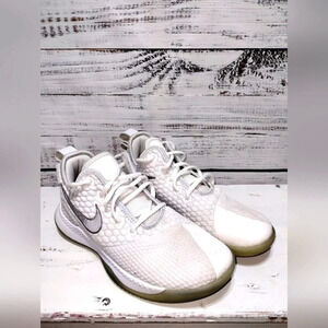 Nike LeBron Witness 3 Shoes in White Chrome‎ size 8 Athletic Basketball Active